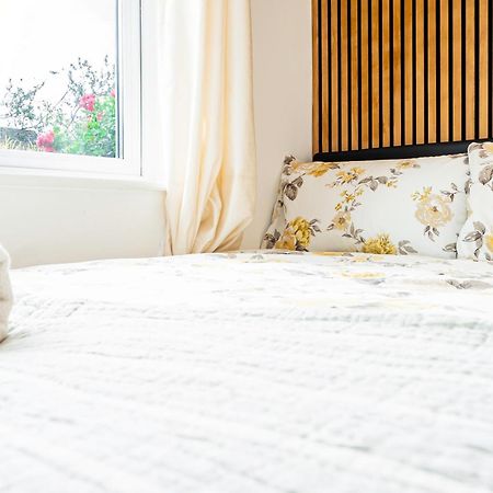 Earley Luxury Ensuite Room With Private Entrance Редінг Екстер'єр фото