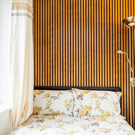 Earley Luxury Ensuite Room With Private Entrance Редінг Екстер'єр фото