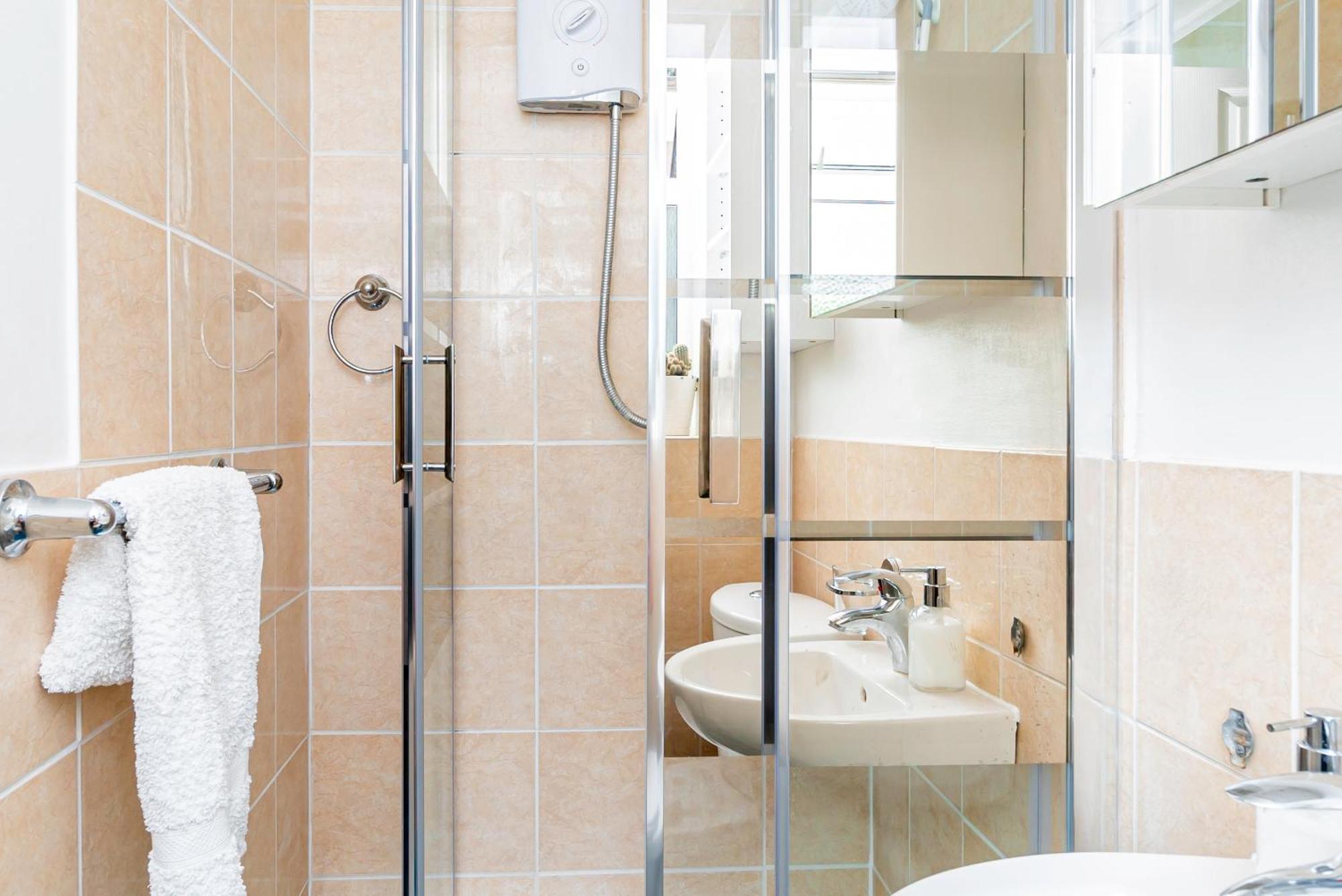Earley Luxury Ensuite Room With Private Entrance Редінг Екстер'єр фото