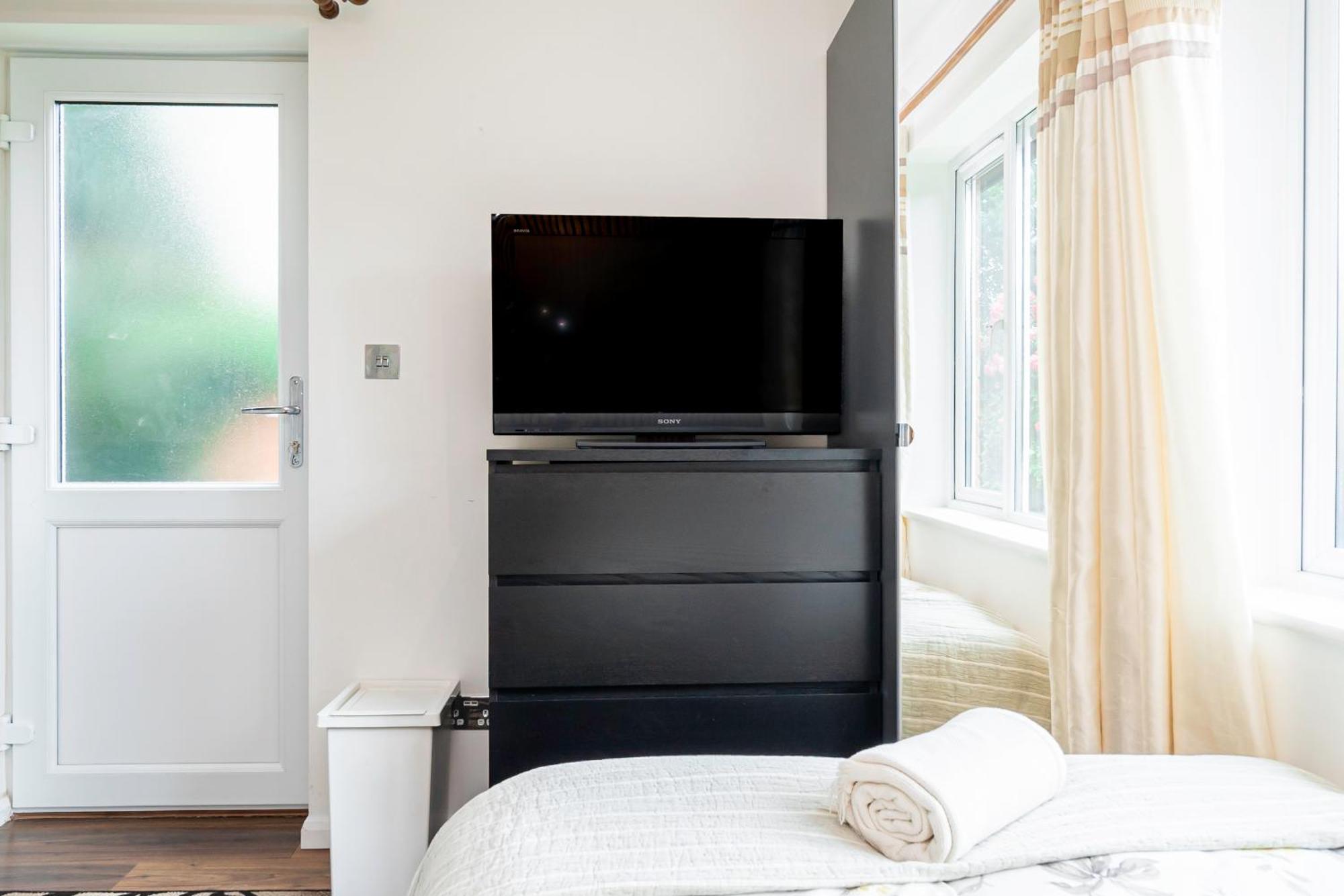 Earley Luxury Ensuite Room With Private Entrance Редінг Екстер'єр фото
