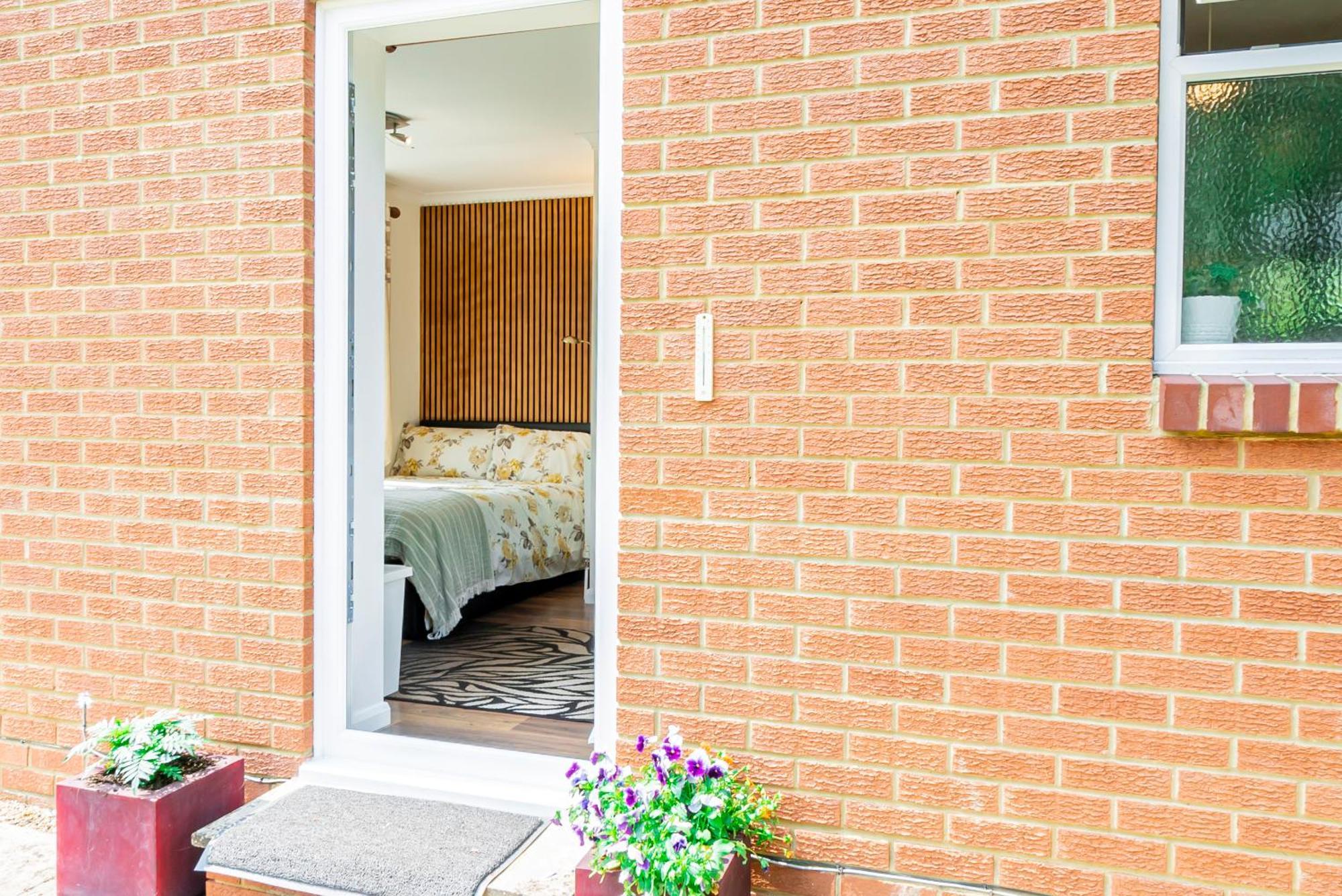 Earley Luxury Ensuite Room With Private Entrance Редінг Екстер'єр фото